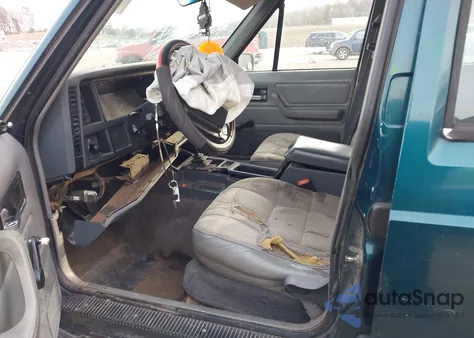 1995 Jeep Cherokee Sport z USA, uszkodzony, nr VIN 1J4FT68S4SL628858